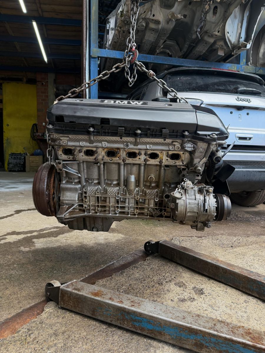 Motor BMW 323I 6 Cilindros 1999 Gasolina 170cv — foto 2 da unidade real em estoque